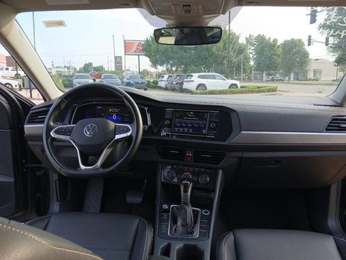 Used 2023 Volkswagen Jetta SE FWD image 22