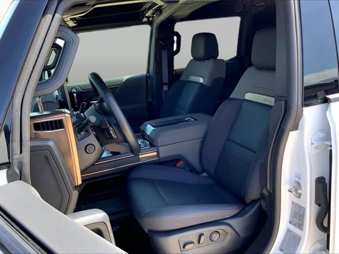 Certified 2025 GMC Hummer EV 3X w/ LPO, Dark Essentials Package AWD/4WD image 7