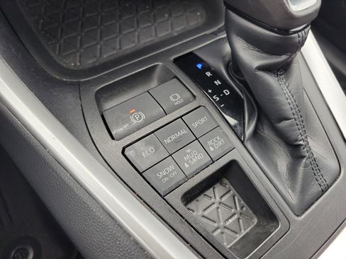 Used 2019 Toyota RAV4 XLE Premium image 38