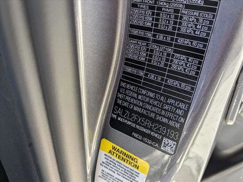 Used 2024 Land Rover Range Rover Evoque Dynamic SE image 28