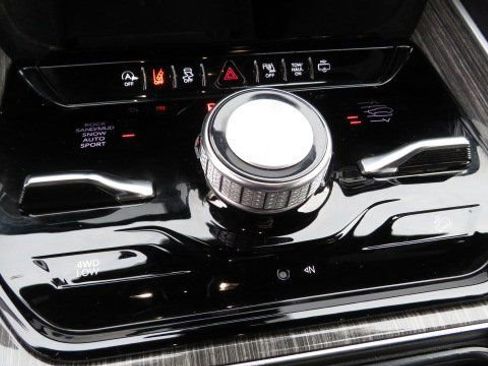 Used 2022 Jeep Wagoneer Series III w/ Premium Group I image 19