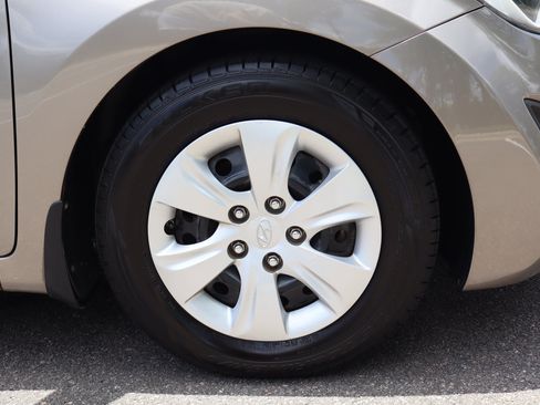 Used 2016 Hyundai Elantra SE FWD image 37