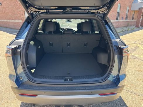 New 2026 Chevrolet Equinox LT w/ Convenience Package II AWD/4WD image 7