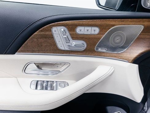 Used 2025 Mercedes-Benz GLS 450 4MATIC image 6