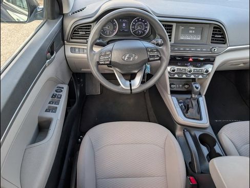 Used 2020 Hyundai Elantra SE FWD image 11
