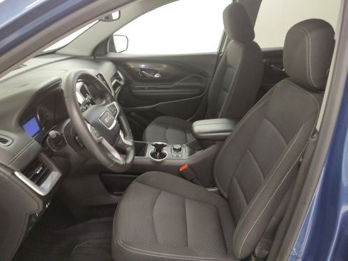 Used 2024 GMC Terrain SLE w/ Driver Convenience Package AWD/4WD image 17