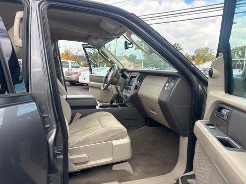 Used 2011 Ford Expedition XLT image 11