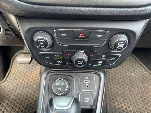 Used 2019 Jeep Compass Trailhawk AWD/4WD image 10