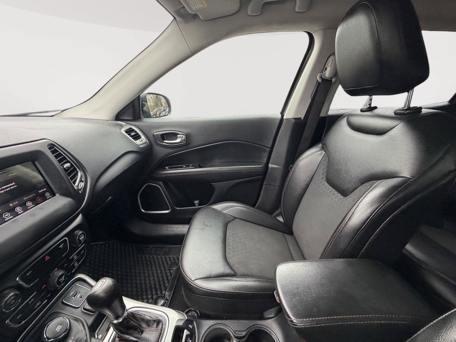Used 2019 Jeep Compass Latitude w/ Cold Weather Group AWD/4WD image 20