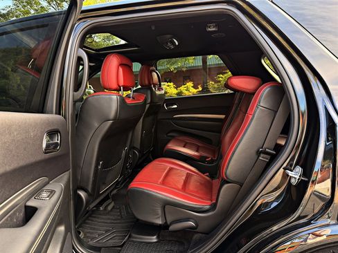 Used 2018 Dodge Durango SRT w/ Technology Group AWD/4WD image 10
