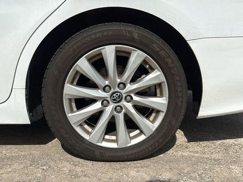 Used 2018 Toyota Camry LE image 6