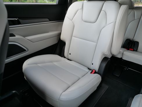Certified 2024 Kia Telluride S w/ S Sunroof Package AWD/4WD image 11
