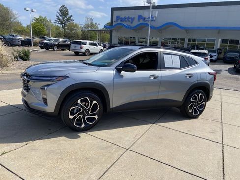 Used 2025 Chevrolet Trax RS image 7