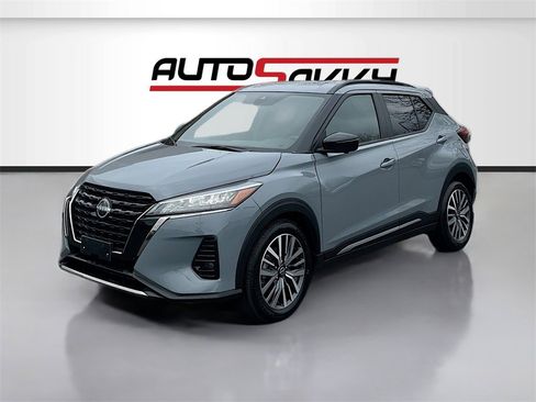 Used 2024 Nissan Kicks SR image 3
