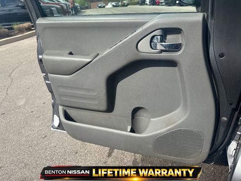 Used 2016 Nissan Frontier SV RWD image 11