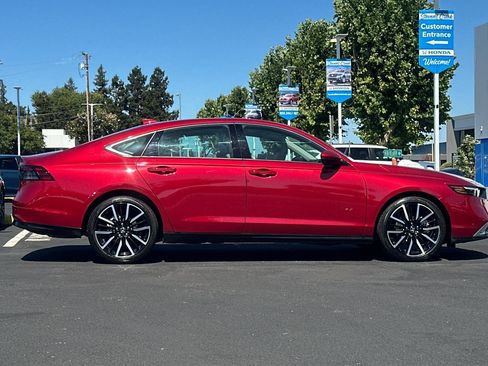 Used 2025 Honda Accord Touring image 8