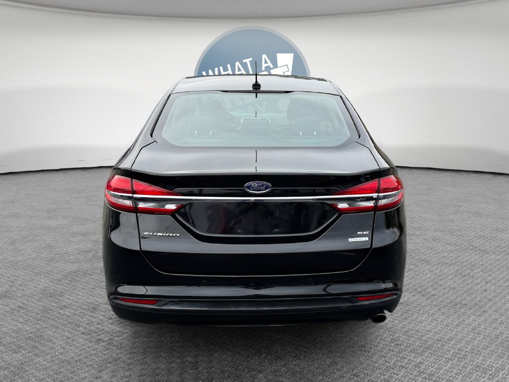 Used 2017 Ford Fusion SE w/ Fusion SE Technology Package FWD image 5