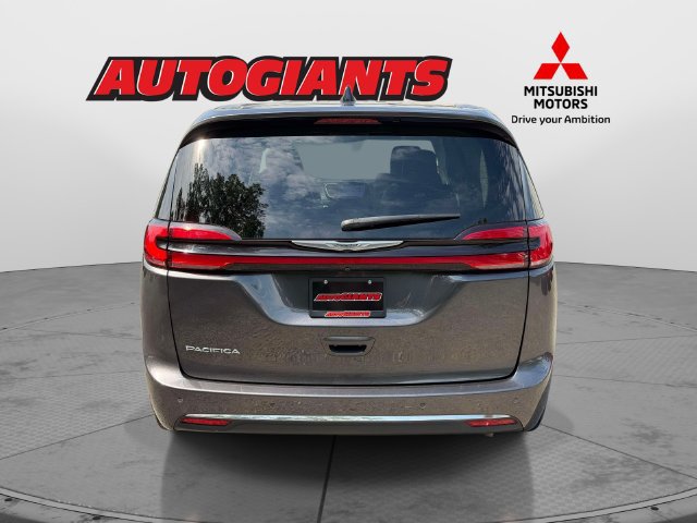 Used 2023 Chrysler Pacifica Touring-L FWD image 5