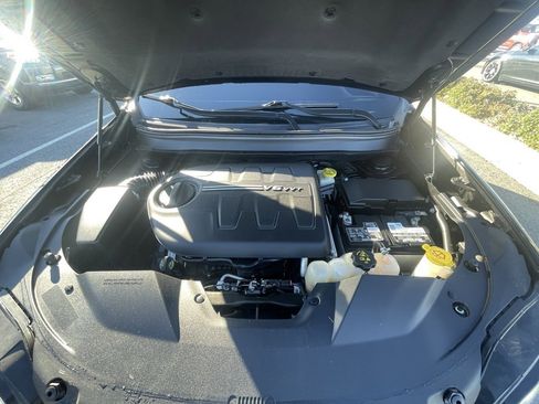 Used 2021 Jeep Cherokee Latitude Lux w/ Mopar Interior Package image 32