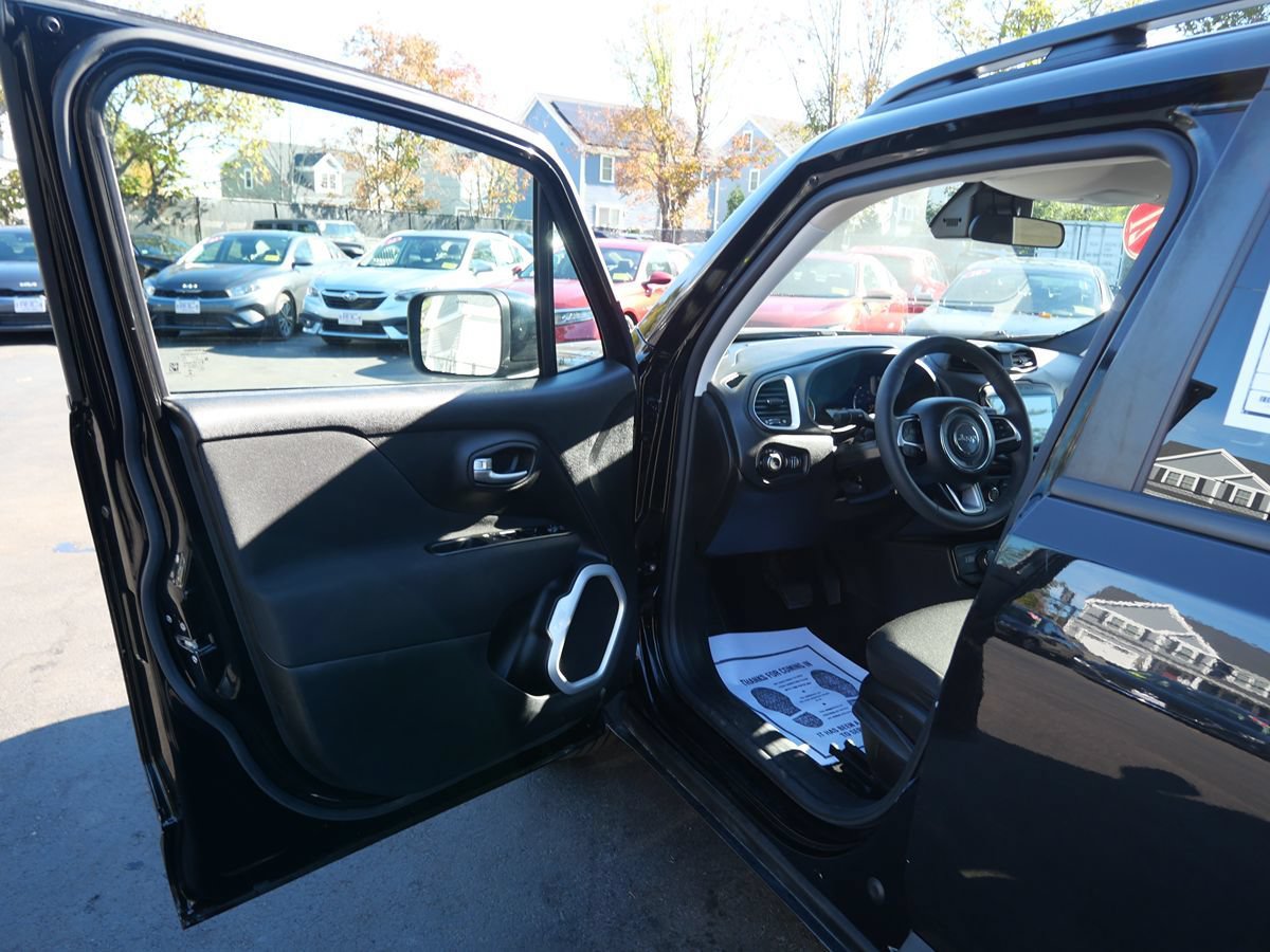 Used 2021 Jeep Renegade Latitude AWD/4WD image 15