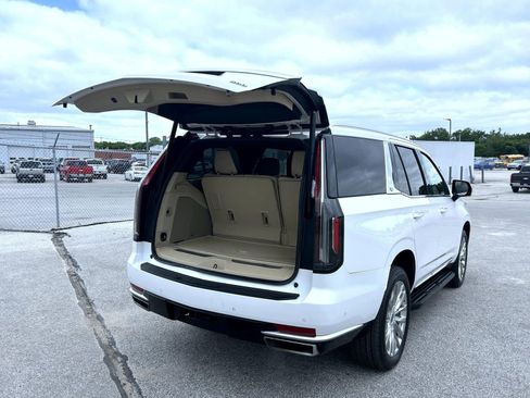 Used 2021 Cadillac Escalade Premium Luxury w/ Performance Package AWD/4WD image 23