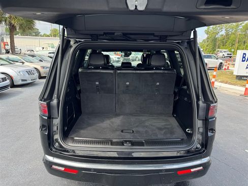 Used 2024 Jeep Wagoneer Series II w/ Flexible Seating Group AWD/4WD image 24