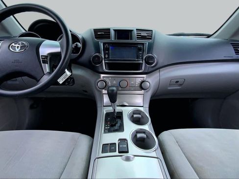 Used 2013 Toyota Highlander Plus FWD image 15