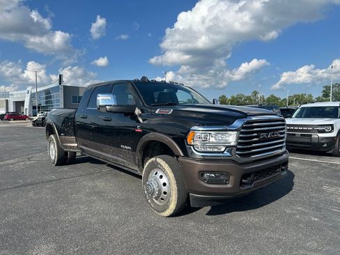 Used 2024 RAM 3500 Limited w/ Towing Technology Group AWD/4WD image 2