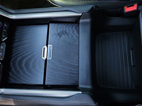 Used 2021 GMC Yukon Denali w/ Denali Premium Package image 24