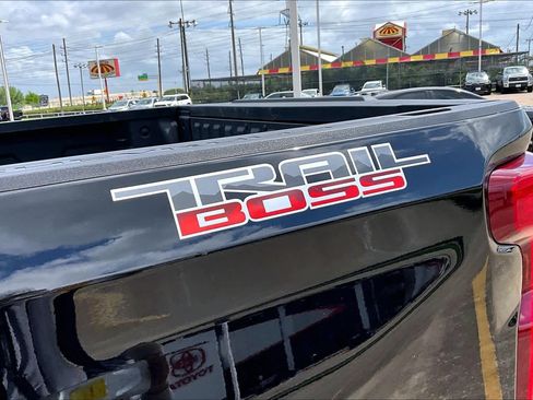 Used 2025 Chevrolet Silverado 1500 LT Trail Boss w/ Convenience Package II image 10