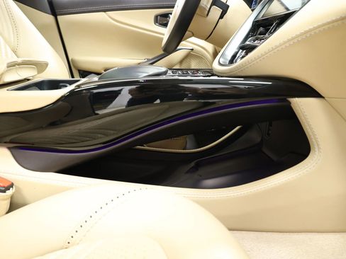 Used 2021 Aston Martin DBX image 95