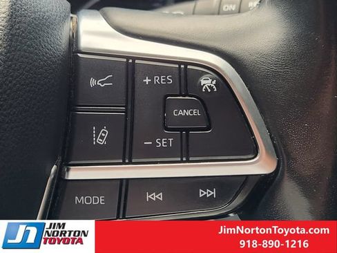 Used 2020 Toyota Highlander XLE FWD image 30
