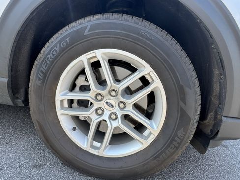 Used 2025 Ford Explorer Active w/ Active Comfort Package RWD image 14