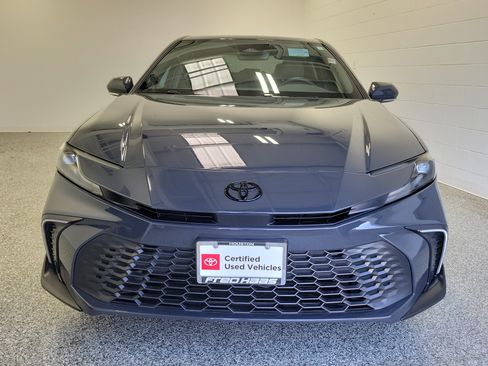 Used 2025 Toyota Camry SE w/ Convenience Package FWD image 3