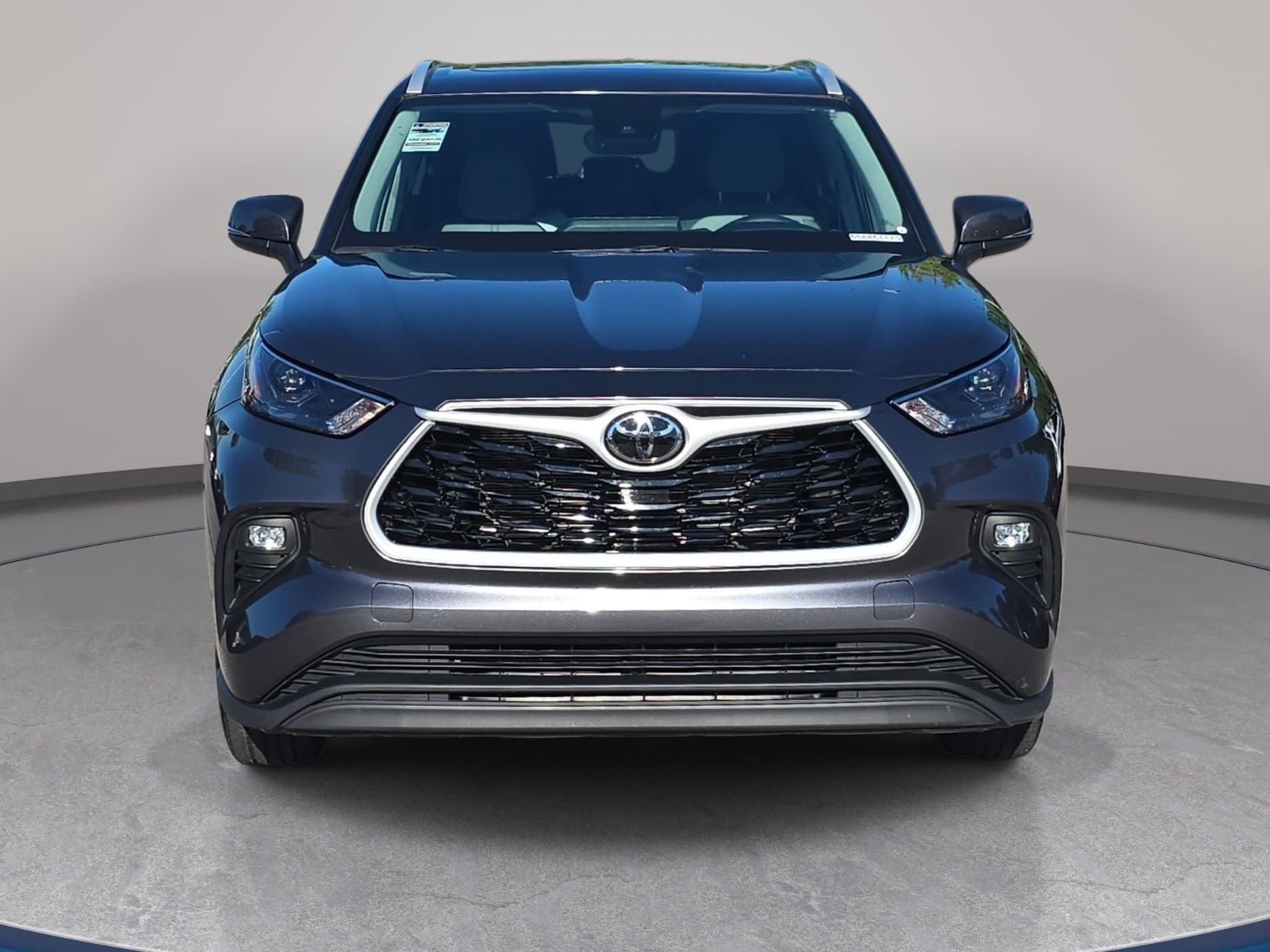 Used 2025 Toyota Highlander XLE AWD/4WD image 2