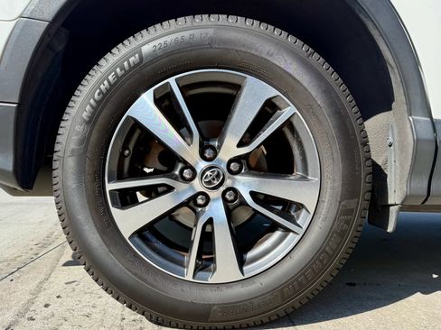 Used 2018 Toyota RAV4 XLE FWD image 25
