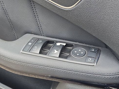 Used 2012 Mercedes-Benz E 350 4MATIC Sedan image 17