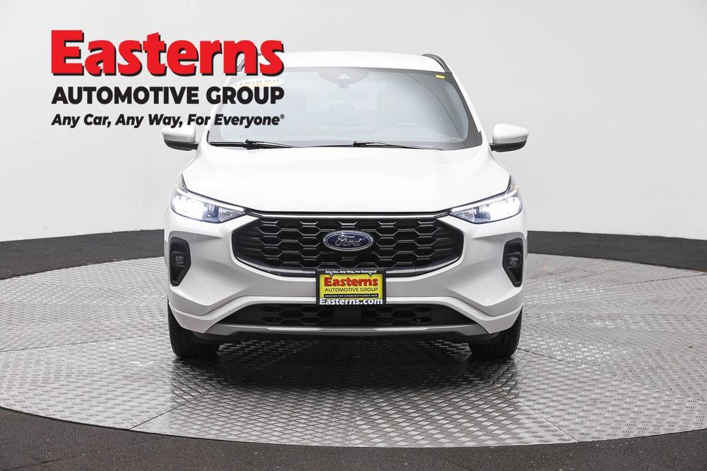 Used 2024 Ford Escape ST-Line Select w/ Tech Pack #1 AWD/4WD image 2