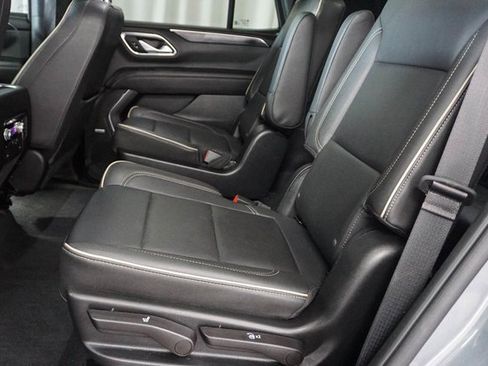 Used 2022 GMC Yukon SLT w/ SLT Premium Package image 17