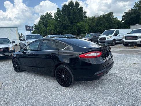Used 2016 Ford Fusion SE FWD image 2