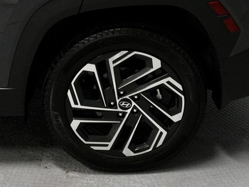 Used 2025 Hyundai Tucson Limited AWD/4WD image 19