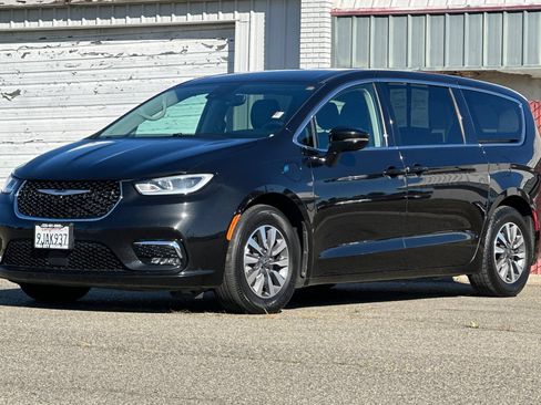 Used 2024 Chrysler Pacifica Limited FWD image 10