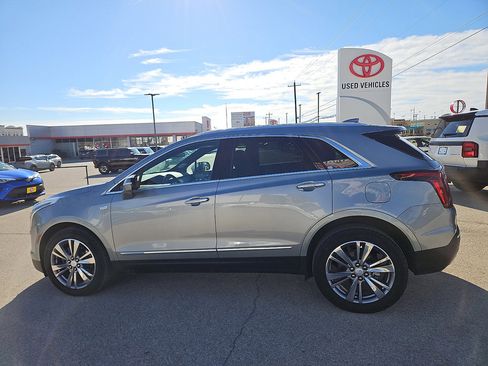 Used 2025 Cadillac XT5 Premium Luxury image 2