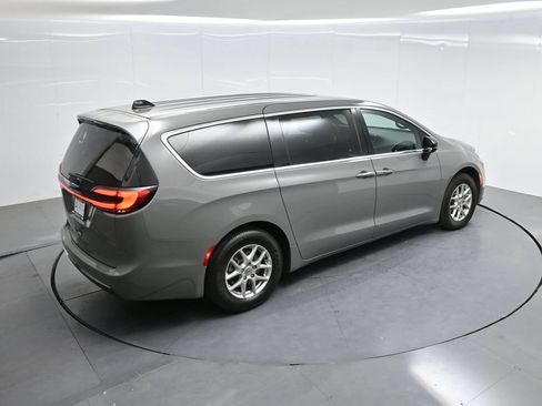 Used 2025 Chrysler Pacifica Select FWD image 60