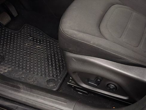 Used 2018 Jeep Renegade Latitude w/ Safety & Security Group image 12