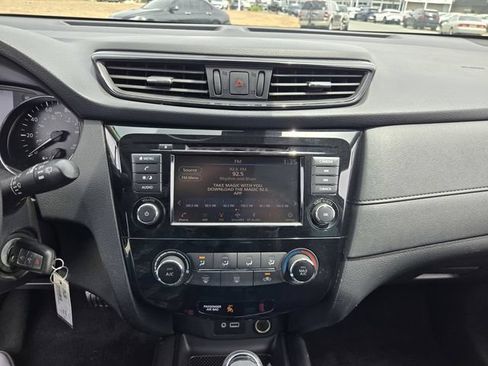 Used 2019 Nissan Rogue S FWD image 16