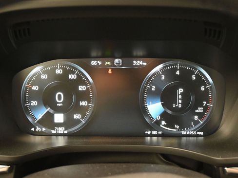 Used 2021 Volvo XC60 T5 Momentum w/ Premium Package image 10