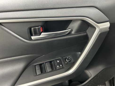 Used 2019 Toyota RAV4 XLE w/ Convenience Package AWD/4WD image 11