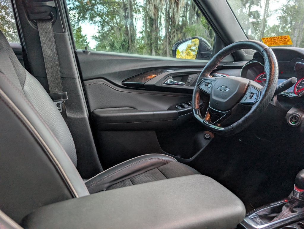 Used 2023 Chevrolet TrailBlazer RS w/ Sun and Liftgate Package AWD/4WD image 13