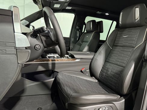 New 2026 Cadillac Escalade ESV Platinum Sport image 4